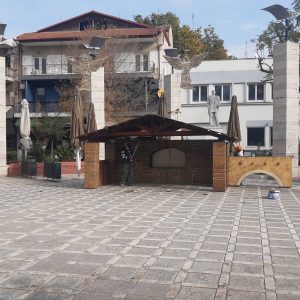image-317101 kozan.gr: Στήνεται σιγά-σιγά η φάτνη στην κεντρική πλατεία Πτολεμαίδας (Φωτογραφία)