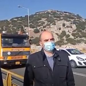 image-318240 kozan.gr: Προσωπικό από την Εγνατία Οδός με τη χρήση ειδικού καλαθοφόρου οχήματος επιθεωρεί, σήμερα Πέμπτη 26/11, τα τμήματα κάτω από την Υψηλή Γέφυρα των Σερβίων, ώστε να διαπιστωθεί αν υπάρχουν τα οποιαδήποτε είδους προβλήματα (Βίντεο)