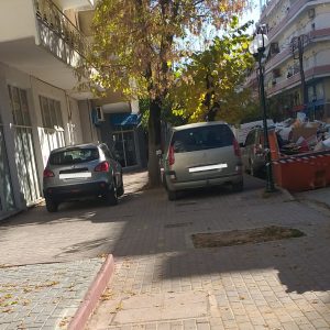 image-318476 Σχόλιo αναγνώστριας στο kozan.gr: Πτολεμαίδα: Δεν ξέρω από που πρέπει να περνάμε εμείς οι πεζοί που έχουμε μωρά στα καρότσια (Φωτογραφία)