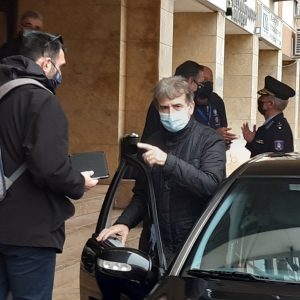image-321326 kozan.gr: Αυστηροποιούνται οι αστυνομικοί έλεγχοι – Σαφές μήνυμα, στην κλειστή σύσκεψη, από τον Μ. Χρυσοχοϊδη: “Καθημερινός έλεγχος από την ΕΛ.ΑΣ., τόσο προληπτικά, όσο και κατασταλτικά – Δύο είναι οι βασικές εστίες κορωνοϊού, τα σπίτια κι οι χώροι δουλειάς”