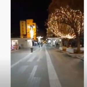 image-323317 kozan.gr: Ώρα 19:20: Παραμονή Πρωτοχρονιάς, εικόνες από την άδεια κεντρική πλατεία & πεζόδρομο της Κοζάνης (Βίντεο)