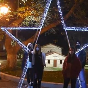 image-323329 kozan.gr: Το βίντεο ευχών της Κοινότητα Αιανής με όμορφες εορταστικές εικόνες από την ιστορική έδρα του Δήμου Κοζάνης