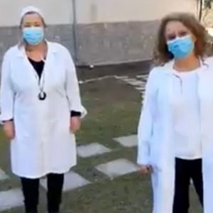 image-323874 kozan.gr: Η Διευθύντρια του Πνευμονολογικού Τμήματος του ΓΝ Κοζάνης Σ. Λαπαρίδου κι η Διευθύντρια Παθολογικής Κλινικής του Γ.Ν. Κοζάνης Ε. Ράνδου, μιλούν για τους εμβολιασμούς κατά του κορωνοϊού – Τα μηνύματα που στέλνουν (Βίντεο)