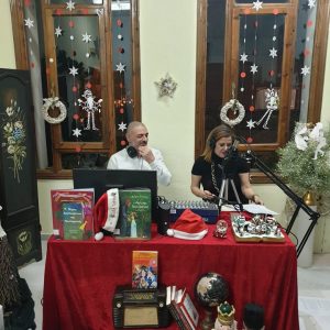 image-324282 Οι «Ιστορίες στον αέρα», η ραδιοφωνική εκπομπή της Δημοτικής Βιβλιοθήκης Πτολεμαΐδας, γέμισαν με λέξεις και εικόνες μες τις γιορτές τον αέρα της πόλης