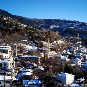 image-327264 Παλαιογράτσανο, το μικρό γραφικό χωριό με τη μαγευτική θέα από εναέρια λήψη (Βίντεο)
