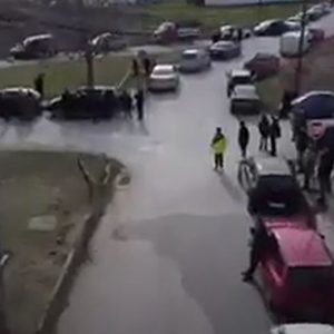 image-327875 kozan.gr: Βίντεο, από drone, της σημερινής συγκέντρωσης διαμαρτυρίας με αυτοκινητοπομπή στην Πτολεμαίδα, στο πλαίσιο της διαμαρτυρίας για το παρατεταμένο lockdown στο Δήμο Εορδαίας (Βίντεο)
