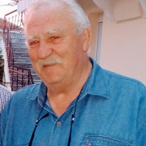 image-329283 kozan.gr:Έφυγε από τη ζωή ο 74χρονος συμπατριώτης μας, από την Αναρράχη Εορδαίας, Βελισσάριος Μυλωνάς, βιοτέχνης ζωοτροφών, με μεγάλη κοινωνική προσφορά, γνωστός στο πανελλήνιο, με αρκετά αφιερώματα, για τη σπουδαία ιδιωτική συλλογή κινητήρων εσωτερικής καύσης του προηγούμενου αιώνα.