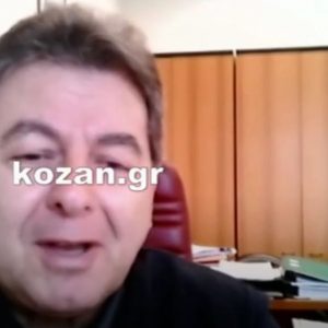 image-329766 kozan.gr: Aφού σύμφωνα με τον Διευθυντή της Τεχνικής υπηρεσίας της Περιφέρειας Δ. Μακεδονίας, Κ. Αναγνώστου, όπως επανέλαβε, ξεκάθαρα, σήμερα 9/2, γιατί συνεχίζουν να λειτουργούν τα φανάρια στην υψηλή Γέφυρα των Σερβίων; – “Η Γέφυρα ούτε πέφτει και μπορεί κάλλιστα να δεχτεί την κυκλοφορία που δεχόταν μέχρι πρότινος”, ανέφερε ο κ. Αναγνώστου (Βίντεο)
