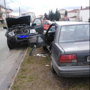 image-330122 kozan.gr: Πτολεμαίδα: Το 3ο τροχαίο ατύχημα, μέσα σε μια εβδομάδα, σε διασταύρωση της οδού Γουμεράς (Φωτογραφίες)