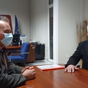 image-330828 Συνάντηση εκπροσώπων Α΄βάθμιων Σωματείων με τον Αντιπεριφερειάρχη Ανάπτυξης και Επιχειρηματικότητας Γ.Βαβλιάρα στο Επιμελητήριο Φλώρινας (Βίντεο & Φωτογραφίες)