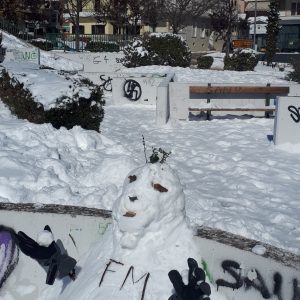 image-331108 Ο χιονάνθρωπος της Πλατείας Συντάγματος στην Κοζάνη από το γυμναστήριο FIT ME