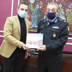 image-332335 Τον νέο Διοικητή Περιφερειακής Πυροσβεστικής Υπηρεσίας Δυτικής Μακεδονίας, Αρχιπύραρχο Σ. Κορέλα υποδέχθηκε την Τρίτη 23 Φεβρουαρίου στο Δημαρχείο ο Δήμαρχος Καστοριάς Γ. Κορεντσίδης