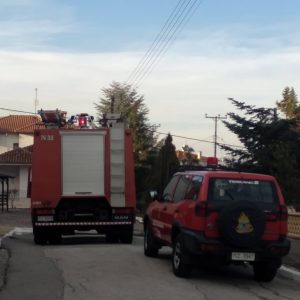 image-334965 kozan.gr: Μικρής έκτασης φωτιά σε σκεπή διώροφης κατοικίας στη Νέα Χαραυγή Κοζάνης – Άμεση κινητοποίηση της πυροσβεστικής που έσβησε τη φωτιά προτού επεκταθεί (Βίντεο & Φωτογραφίες)