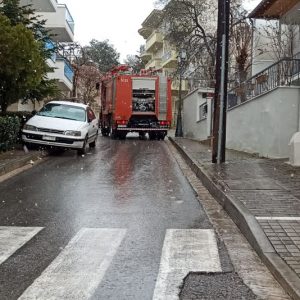 image-335857 kozan.gr: Ώρα 12:40: Κινητοποίηση της πυροσβεστικής, με 2 οχήματα, στην περιοχή του Αγ. Δημητρίου, μετά από κλήση για φωτιά, που προήλθε, από τζάκι σπιτιού (Φωτογραφίες)