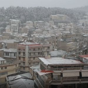 image-335911 kozan.gr: Ώρα 08:05 π.μ.: Πρωινές εικόνες, από ψηλά, από την πόλη της Κοζάνης, με την πυκνή χιονόπτωση σε εξέλιξη (Βίντεο)