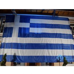 image-336534 Ελληνική σημαία μεγάλων διαστάσεων στο κτίριο του Δημαρχείου Φλώρινας