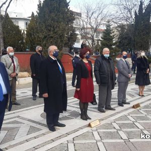 image-336653 kozan.gr: Πτολεμαΐδα: Ώρα 11:30 π.μ.: Επιμνημόσυνη δέηση & κατάθεση στεφάνων στο μνημείο των πεσόντων της κεντρικής πλατείας, στο πλαίσιο του εορτασμού της 25ης Μαρτίου, με αφορμή τη σημερινή επέτειο συμπλήρωσης 200 ετών από την Ελληνική Επανάσταση του 1821 (Φωτογραφίες & Βίντεο)