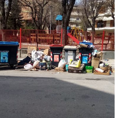 image-337949 Σχόλιο αναγνώστριας στο kozan.gr: Κοζάνη: Οδός Χαλκιδικής δίπλα στην παιδική χαρά που μόλις ανακαινίσθηκε – Απαράδεκτο θέαμα (Φωτογραφίες)