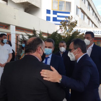 image-338167 kozan.gr: Στο Μποδοσάκειο νοσοκομείο Πτολεμαΐδας, έφτασε στις 16:40, ο Αν. Υπουργός Υγείας, Βασίλης Κοντοζαμάνης – Ο διάλογος με τους εργαζομένους της κοινωφελούς εργασίας στον τομέα της Υγείας (Φωτογραφίες & Βίντεο)