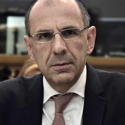 image-338904 kozan.gr: O Υπουργός Επικρατείας Γιώργος Γεραπετρίτης, στη σύσκεψη με τους φορείς, για την εξέλιξη της πανδημίας στην Π.Ε. Κοζάνης: “Η πρόθεσή μας είναι ν’ ανοίξει τη μεθεπόμενη Δευτέρα το λιανεμπόριο – Σε στάδιο επεξεργασίας, επιχειρησιακό σχέδιο ώστε από την Δευτέρα και τις επόμενες μέρες να “σαρωθεί” η Π.Ε. Κοζάνης για να αποτιμηθεί όσο γίνεται καλύτερα το επιδημιολογικό φορτίο της περιοχής και μέχρι τέλος της ερχόμενης εβδομάδας να υπάρχουν ακόμη πιο ξεκάθαρα συμπεράσματα”