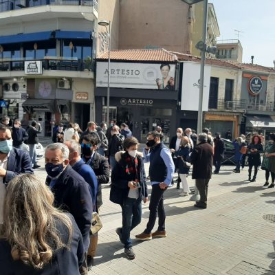 image-339143 kozan.gr: 11:10 π.μ.: Aρκετός κόσμος έξω από το Δημαρχείο της Κοζάνης στην παράσταση διαμαρτυρίας για το κλειστό λιανεμπόριο στην Π.Ε. Κοζάνης – Δηλώσεις εκπροσώπων φορέων (Βίντεο)
