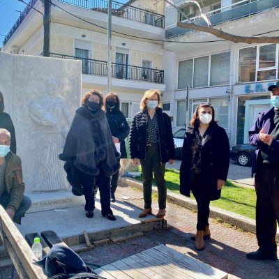 image-340665 Δήμος Κοζάνης: Ανεγέρθηκε το μνημείο Μικρασιατικού Ελληνισμού στην ομώνυμη πλατεία – «Χρέος τιμής προς τους Μικρασιάτες» (Βίντεο)