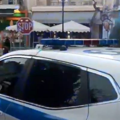 image-341213 kozan.gr: Ώρα 20:15: Πτολεμαίδα: Με μηνύματα που καλούν τους πολίτες να μη συγχρωτίζονται περιπολικό της αστυνομίας στο κέντρο της πόλης (Βίντεο)