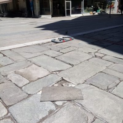 image-341351 Πλακάκι στον κεντρικό πεζόδρομο Κοζάνης (Φωτογραφία)