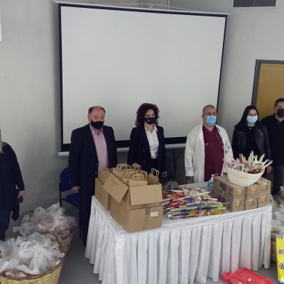 image-341402 kozan.gr O Δήμος Εορδαίας προσέφερε πασχαλινές λαμπάδες, τσουρέκια και γλυκίσματα για όλους τους ασθενείς στο Μποδοσάκειο νοσοκομείο Πτολεμαΐδας (Φωτογραφίες)