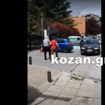image-341851 kozan.gr: Η έξοδος, από τα δικαστήρια της Κοζάνης, των δύο κατηγορουμένων της δολοφονίας του 53χρονου (Βίντεο)