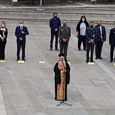 image-342781 Kozan.gr: Η σημερινή επιμνημόσυνη δέηση στην κεντρική πλατεία Κοζάνης & κατάθεση στεφάνων, με αφορμή τον εορτασμό των Εθνικών Αγώνων και της Εθνικής Αντίστασης κατά του ναζισμού και του φασισμού, στο πλαίσιο της 9ης Μαΐου, ημέρα λήξης του Δευτέρου Παγκοσμίου Πολέμου (Φωτογραφίες)