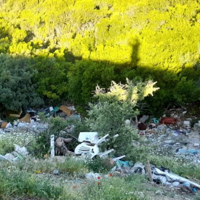 image-346363 «Σκουπιδότοπος» στο πλάτωμα θέασης – parking στο 4ο χλμ του δρόμου γέφυρας Ρυμνίου – διασταύρωσης Τριγωνικού