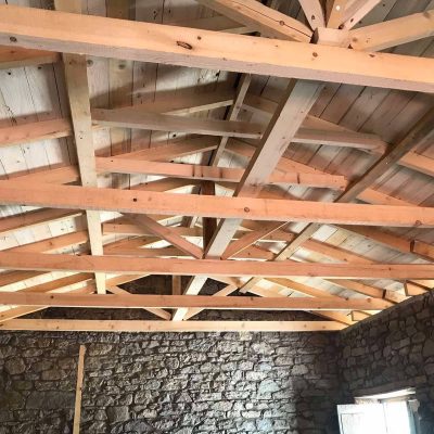 image-347049 Εργασίες αντικατάστασης στέγης και της τοιχοποιίας κτηρίου στην πλατεία «Μάρμαρος» της Κοινότητας Βυθού.