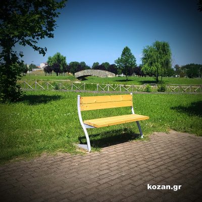 image-349508 kozan.gr: Nέα παγκάκια, μοντέρνας σχεδίασης, τοποθετήθηκαν στο Πάρκο Εκτάκτων Αναγκών & στη Δημοτική Βιβλιοθήκη Πτολεμαίδας ενώ λίαν προσεχώς θα τοποθετηθούν κι άλλα σε τοπικές κοινότητες αλλά και σε διάφορα σημεία, κεντρικές οδούς & πεζοδρόμους, εντός της πόλης (Φωτογραφίες)