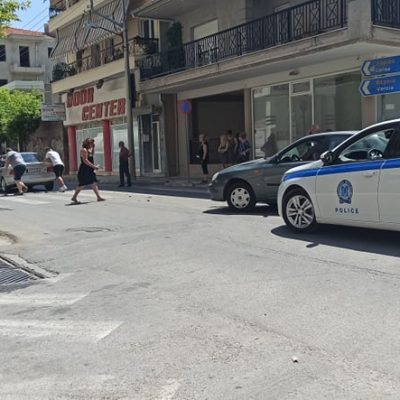 image-349620 kozan,gr: Τροχαίο (υλικό ζημιών) με εμπλοκή δύο αυτοκινήτων (πλαγιομετωπική σύγκρουση) επί της οδού Γκέρτσου στην Κοζάνη (Φωτογραφίες)