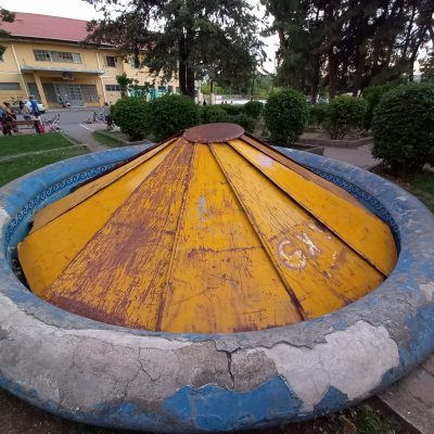 image-349746 Επιστολή αναγνώστη στο kozan.gr για την επικινδυνότητα του σιντριβανιού στο πάρκο ΟΣΕ στην Κοζάνη (Φωτογραφίες)