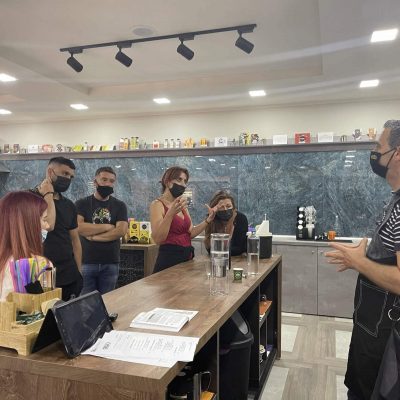 image-349844 Με επιτυχία ολοκληρώθηκε το πιστοποιημένο σεμινάριο “COFFEE DIPLOMA” από το ΙΕΚ VOLTEROS σε αποκλειστική συνεργασία με μία από τις κορυφαίες εταιρείες καφέ στον κόσμο