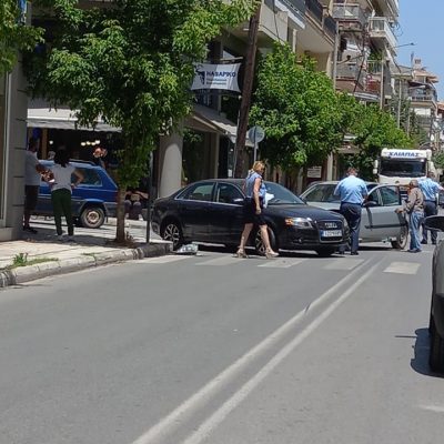 image-350265 kozan.gr: Νέο τροχαίο στην οδό Γκέρτσου στην Κοζάνη (Φωτογραφίες)