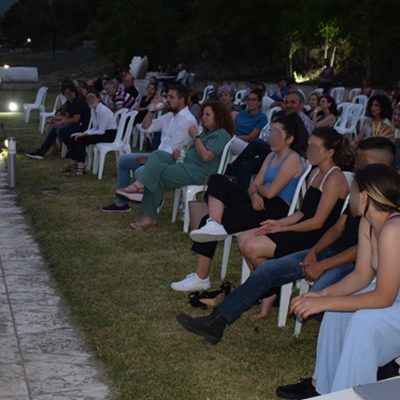 image-350410 Με απόλυτη επιτυχία πραγματοποιήθηκε το απόγευμα της Τετάρτης 30 Ιουνίου στο Αρχαιολογικό Μουσείο Αιανής το πρώτο μέρος του τριπτύχου εκδηλώσεων «Θέατρο In Situ»