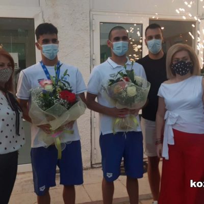 image-351853 kozan.gr: Πτολεμαίδα: Θερμή υποδοχή στα αδέρφια Χρήστο Καλαϊτζόπουλο & Παρασκευά Καλαϊτζόπουλο με αφορμή τις διακρίσεις τους στο Παγκόσμιο πρωτάθλημα Τεχνικής Κολύμβησης Ανδρών – Γυναικών, που διεξήχθη στο Τομσκ της Ρωσίας (Βίντεο 6′ & Φωτογραφίες)