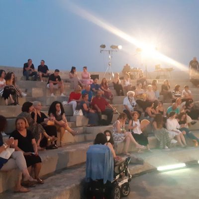 image-352375 kozan.gr: Πραγματοποιήθηκε, το βράδυ της Τετάρτης 14 Ιουλίου, στο θεατράκι του πάρκου εκτάκτων αναγκών Πτολεμαΐδας, η θεατρική παράσταση “Ειδικές Περιστάσεις” του ΔΗ.ΠΕ.ΘΕ Κοζάνης (Φωτογραφίες & Βίντεο)