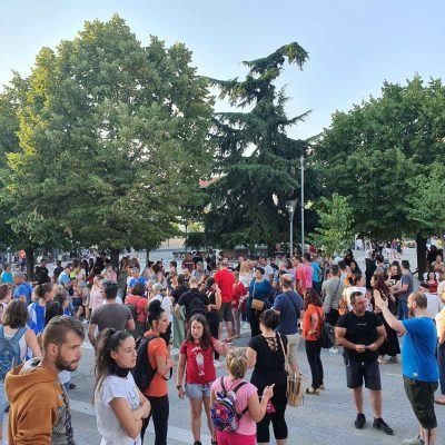 image-353934 Kozan.gr: Ώρα 19:40: Κοζάνη: Συγκέντρωση διαμαρτυρίας για τον υποχρεωτικό εμβολιασμό (Φωτογραφίες & Βίντεο)