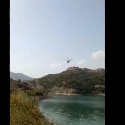image-355419 kozan.gr: 18:20: Σε πλήρη εξέλιξη φωτιά, που ξεκίνησε από χθες, σε δασική έκταση (με πεύκα, έλατα και δρυς,) μεταξύ Πενταλόφου – Σαμαρίνας – Στο σημείο επιχειρεί κι ελικόπτερο (Βίντεο)