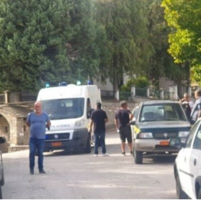 image-356097 Ανεξέλεγκτη η πυρκαγιά στη περιοχή των Βεντζίων – Ασθενοφόρα του ΕΚΑΒ μεταφέρουν συνάνθρωπους μας με αναπνευστικά προβλήματα (Φωτογραφίες)
