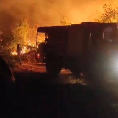 image-356171 kozan.gr: Ώρα 22:40: Bίντεο από τη πιο μεγάλη εστία φωτιάς κοντά στο Νησί Γρεβενών – Φωτογραφίες αυτή την ώρα μέσα από τον οικισμό (Βίντεο & Φωτογραφίες)