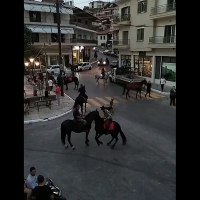 image-357070 kozan.gr: Ετοιμάζονται για τον εορτασμό της Παναγιάς στη Σιάτιστα – Μια παρέα καβαλάρηδων βγήκε, το βράδυ της Τετάρτης 11/8, μαζί με τα όργανα προσφέροντας μια μικρή “γεύση” (Βίντεο)