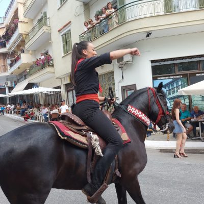 image-357590 kozan.gr: Αναβίωσε και φέτος στην Σιάτιστα, ανήμερα του Δεκαπενταύγουστου, το έθιμο των καβαλάρηδων (Φωτογραφίες)