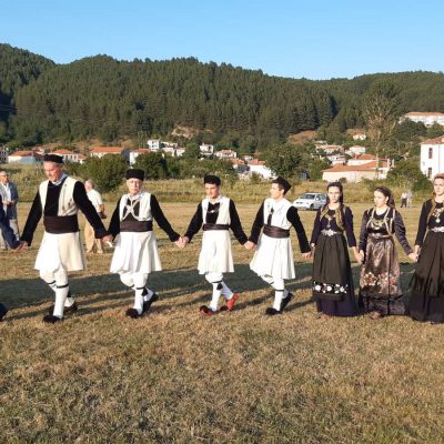 image-357630 kozan.gr: Αναβίωσε και φέτος, ανήμερα Δεκαπενταύγουστου, το έθιμο του τρανού χορού στη Βλάστη Eoρδαίας (Φωτογραφίες & Βίντεο)