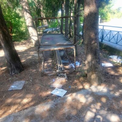 image-359256 Σχόλιο αναγνώστη στο kozan.gr: Γεμάτο σκουπίδια το δασάκι κάτω από το χώρο διεξαγωγής της λαϊκής αγοράς στην Κοζάνη, στο χώρο του ΟΣΕ (Φωτογραφίες)