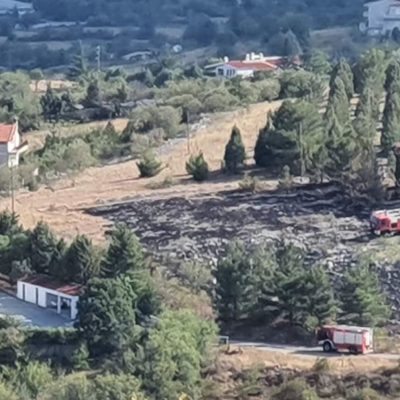 image-359810 kozan.gr: Φωτιά μικρής έκτασης σημειώθηκε λίγο μετά τις 16.30, το Σάββατο 28 Αυγούστου, κοντά στο στέκι των Κασμιρτζήδων στο «ΣΜΑΘΚΟ» (Φωτογραφίες)